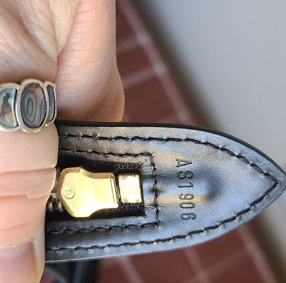 EUC vintage Louis Vuitton shoulder bag - Picture 10 of 16